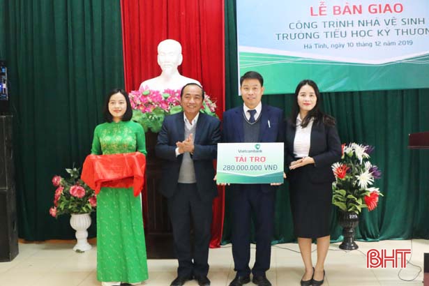 Vietcombank Hà Tĩnh bàn giao công trình phụ trợ cho Trường Tiểu học Kỳ Thượng