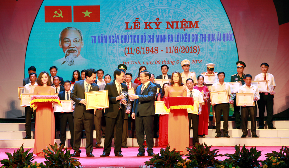 Hà Tĩnh kỷ niệm 70 năm ngày Chủ tịch Hồ Chí Minh ra lời kêu gọi thi đua ái quốc và vinh danh tập thể, cá nhân xuất sắc phong trào thi đua yêu nước
